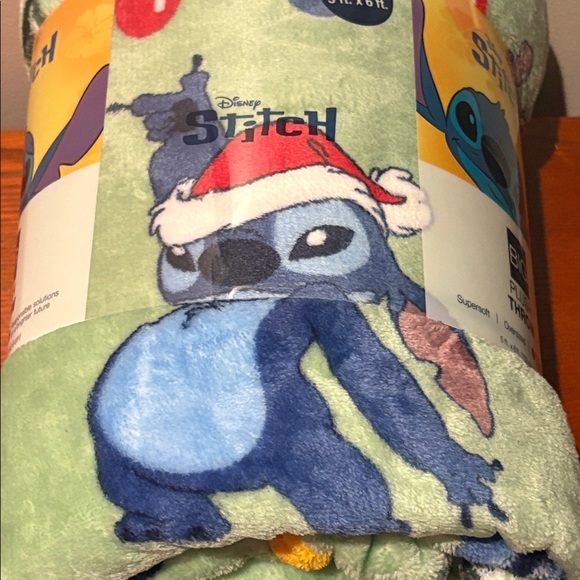 Disney’s Stitch Christmas Throw Blanket - Picture 4 of 9